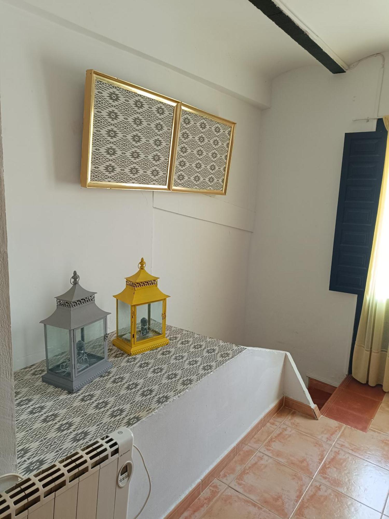 Casa En El Centro Del Pueblo De *
