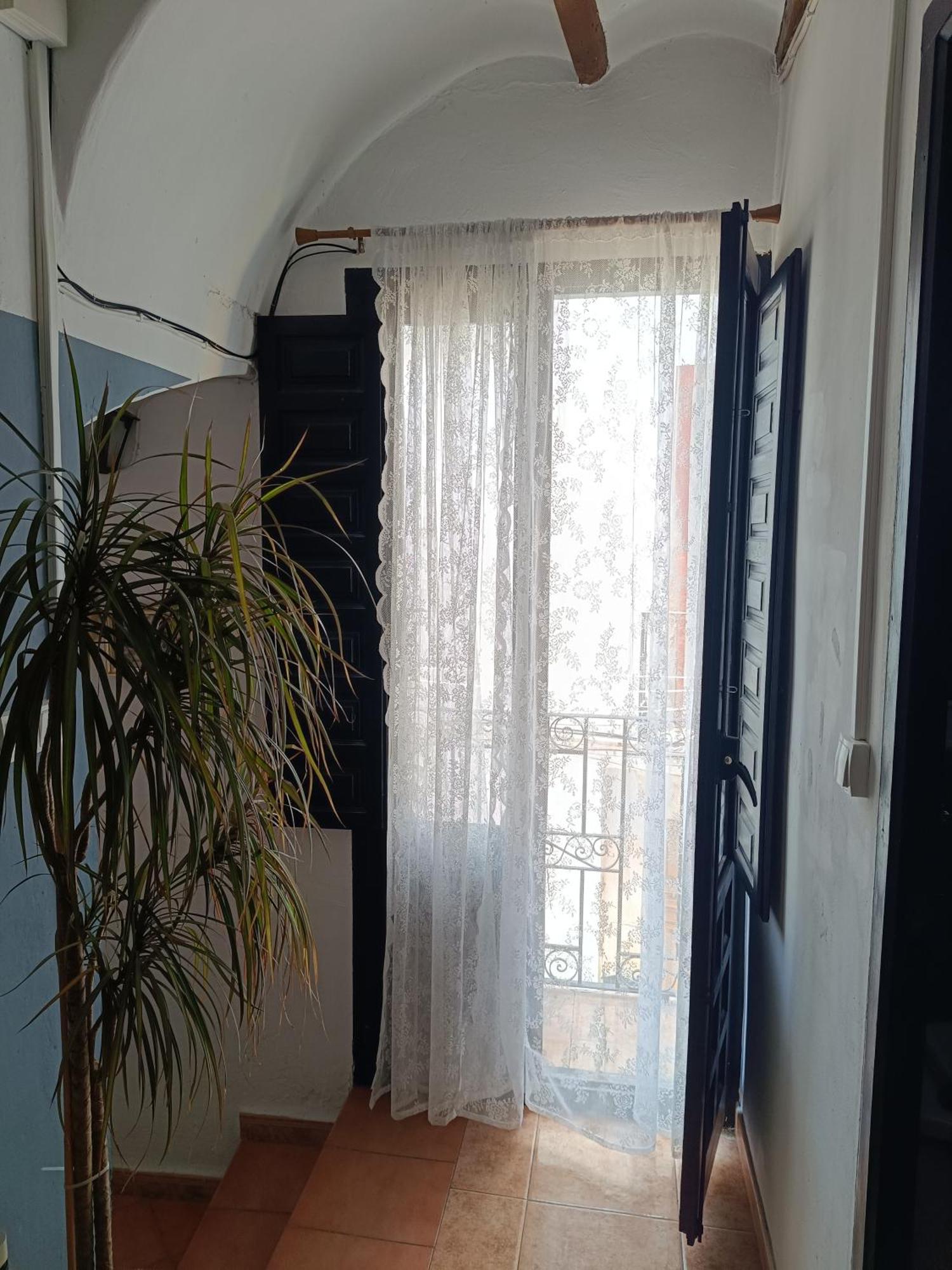 Casa En El Centro Del Pueblo De *